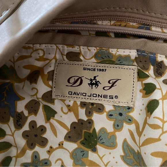 David Jones Tan bucket bag - Picture 3 of 4